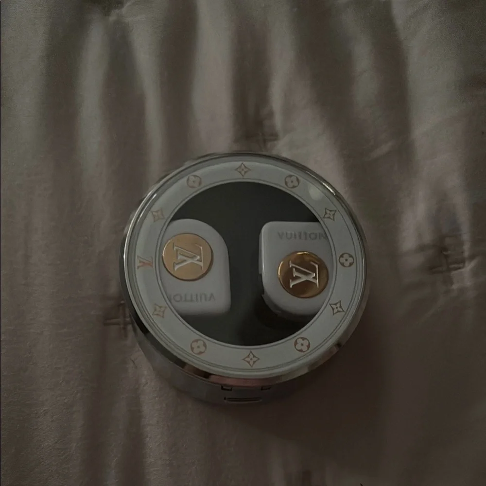 Louis Vuitton Monogram Earbuds - Picture 3 of 8